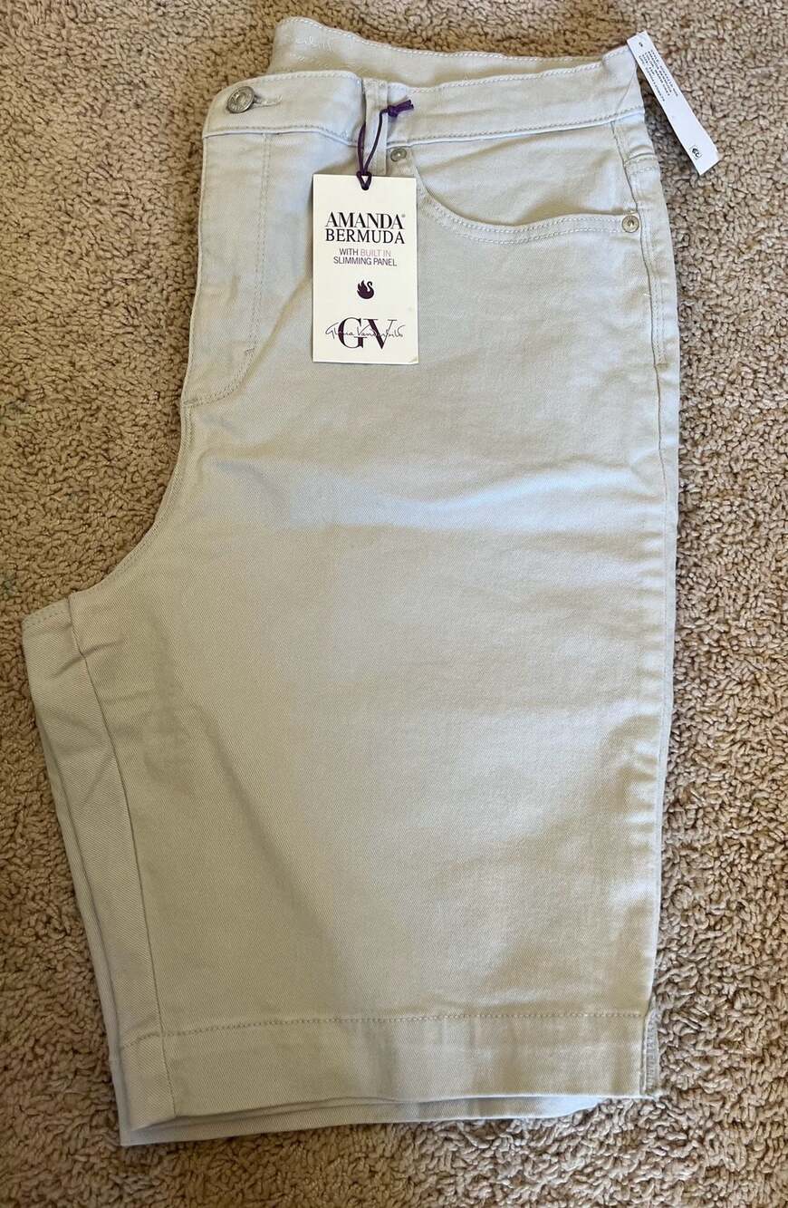 Gloria Vanderbilt Amanda Bermuda Shorts Size 16P Warm Grey Slimming Panel